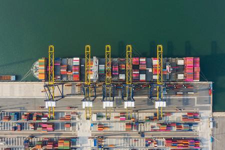 进出口或运输航业务物流贸易港口和海运货物到港口国际运输船厂机器
